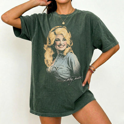 Dolly Parton Signature Country Queen T-Shirt, Retro Country Music Graphic Tee, Vintage Singer Fan Apparel, Queen Graphic Shirt