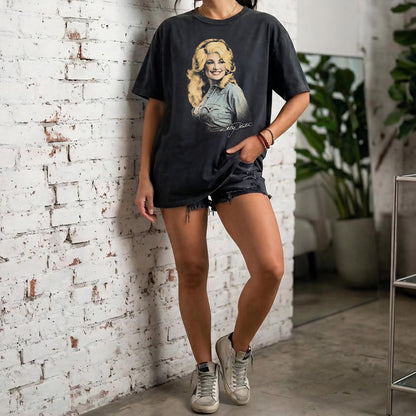 Dolly Parton Signature Country Queen T-Shirt, Retro Country Music Graphic Tee, Vintage Singer Fan Apparel, Queen Graphic Shirt